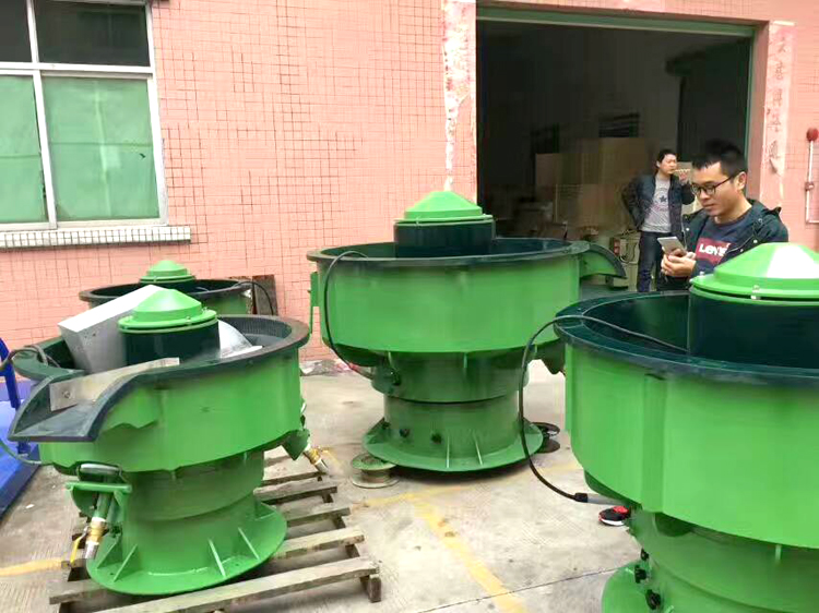 三次元振動研磨機清點中