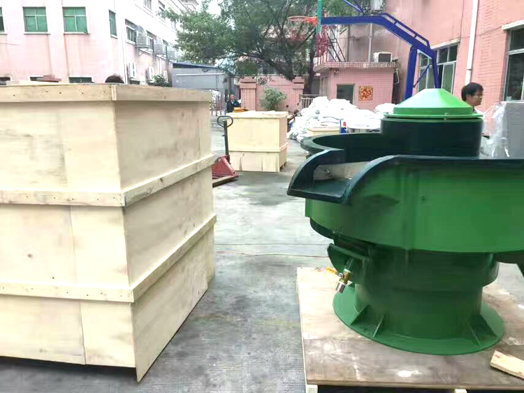 三次元振動研磨機裝箱中